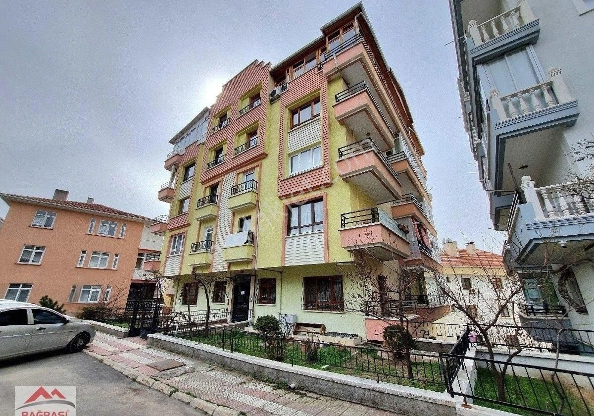 Kardeşler'de 2+1 Yüksek Giriş (altta Dairevar) 2-balkonlu Yapılı