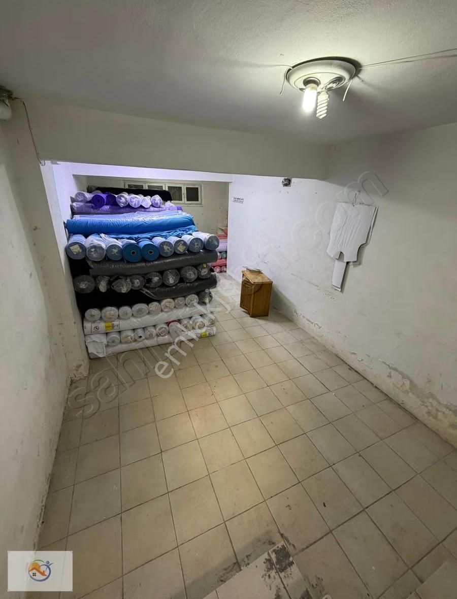 Merkezefendi'de Bodrum Dükkan