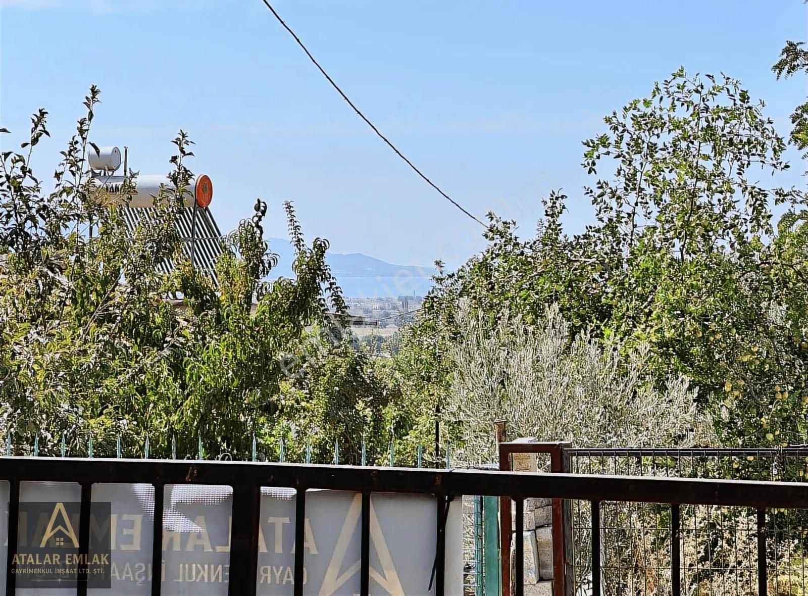 Atalar Gayrimenkulden Deniz Manzaralı Avlulu Ev