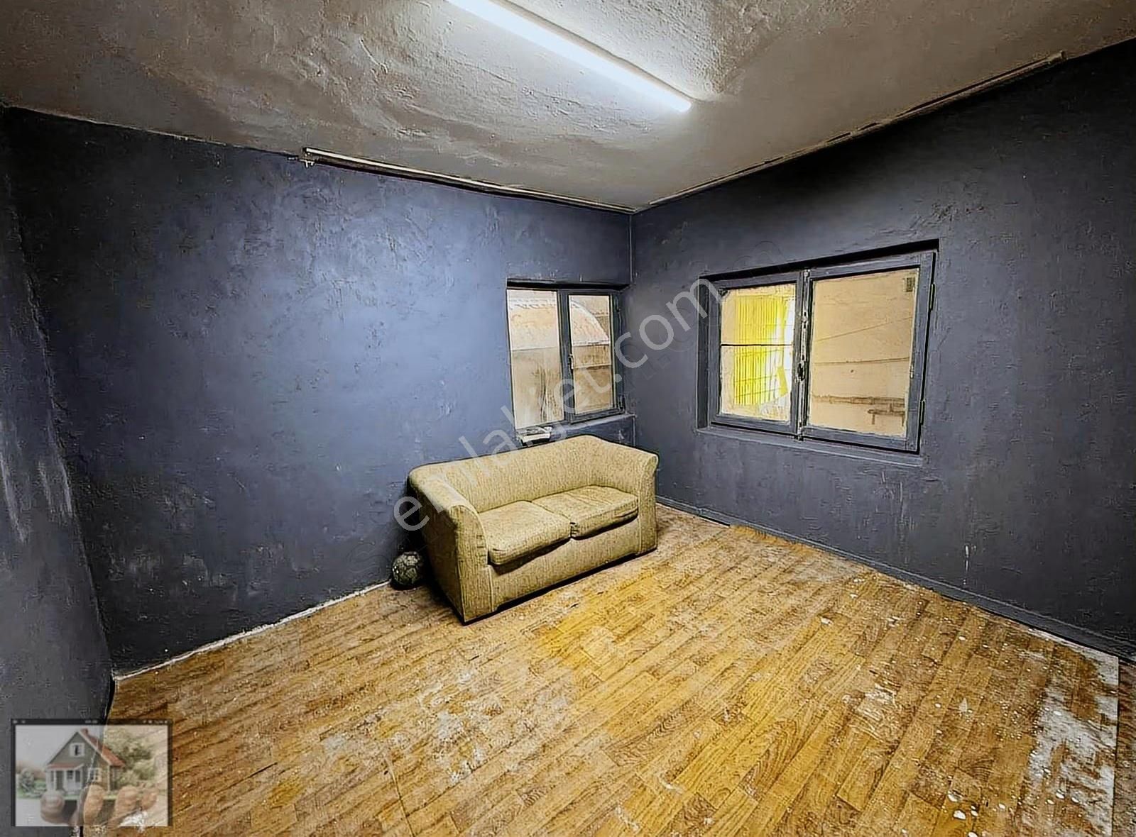 Eğitim Mah'de 1+1 Kömür Sobalı Daire