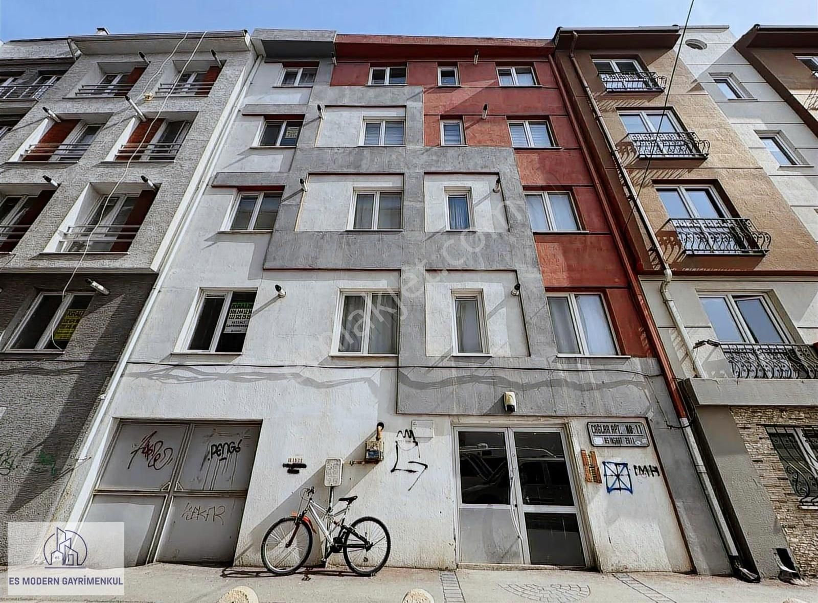 Abonelikleri Açık Yenibağlar'da 1+1 Eşyalı Temiz Daire