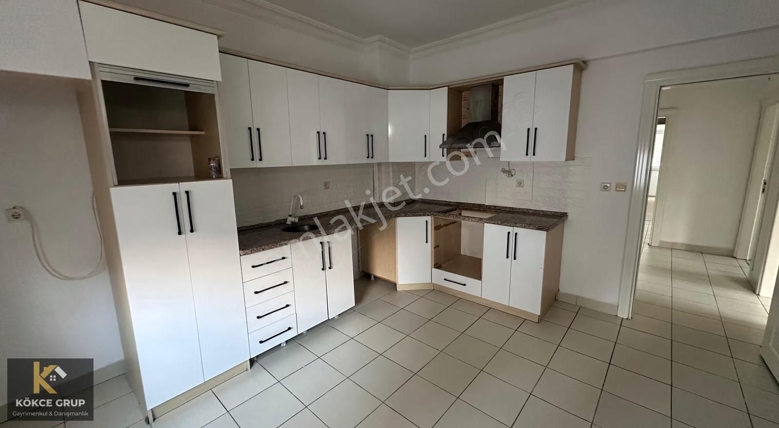Kökce'den Tahtakale Üstünde Kiralık 200 M2 3+1 Ebeveyn Banyolu