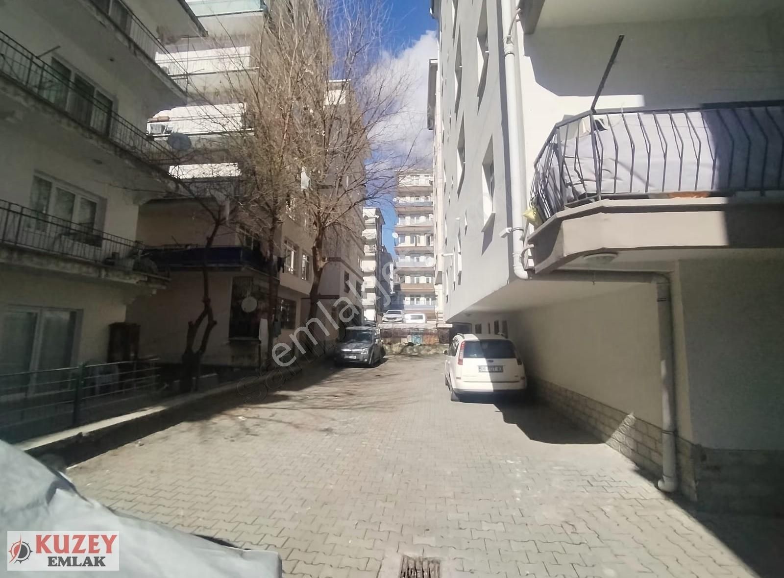 *kuzey Emlak'tan Metroya Yakın 3. Katta 3+1 Asansörlü Otoparklı* - Görsel 11