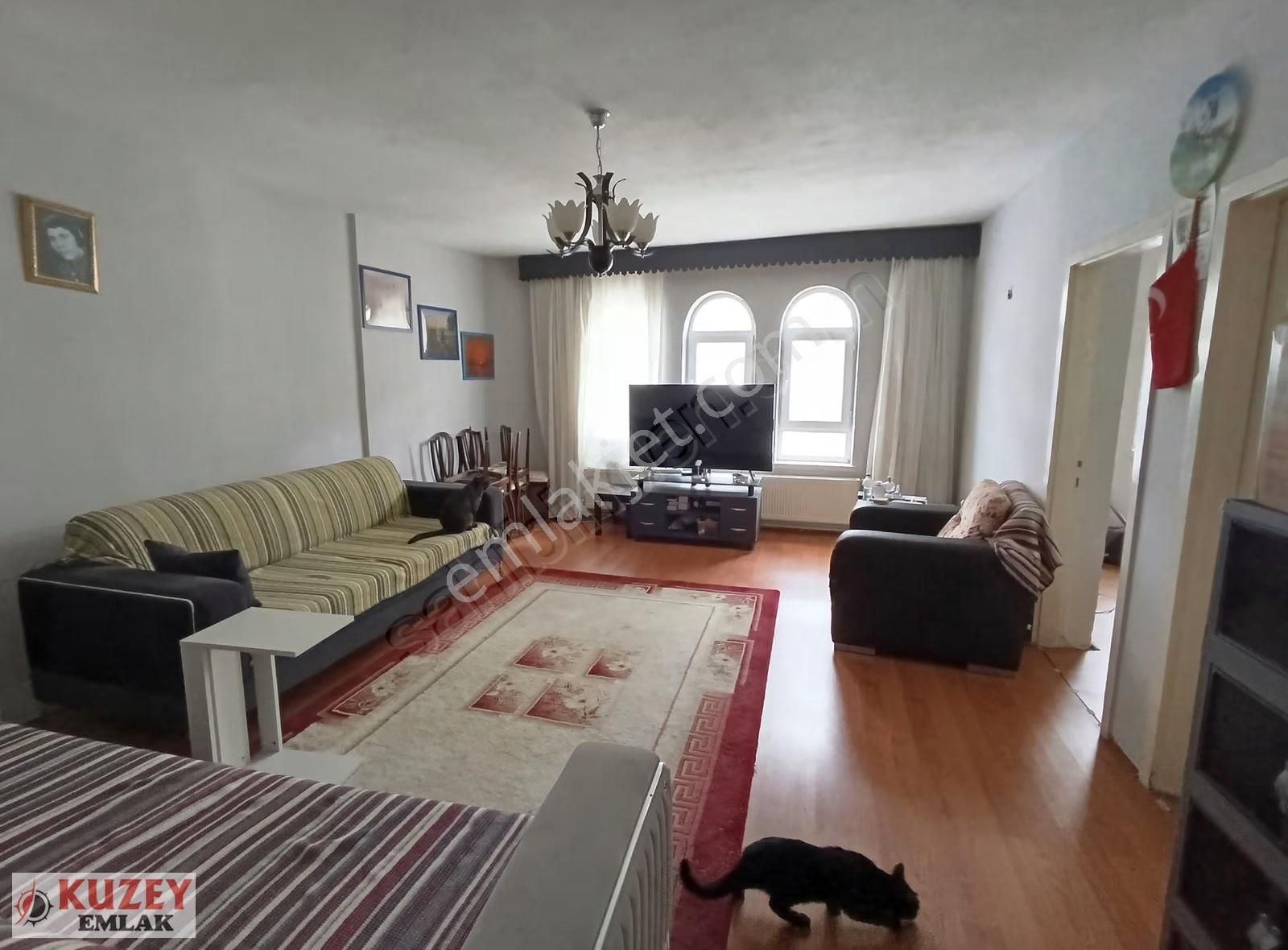 *kuzey Emlak'tan Metroya Yakın 3. Katta 3+1 Asansörlü Otoparklı* - Görsel 2