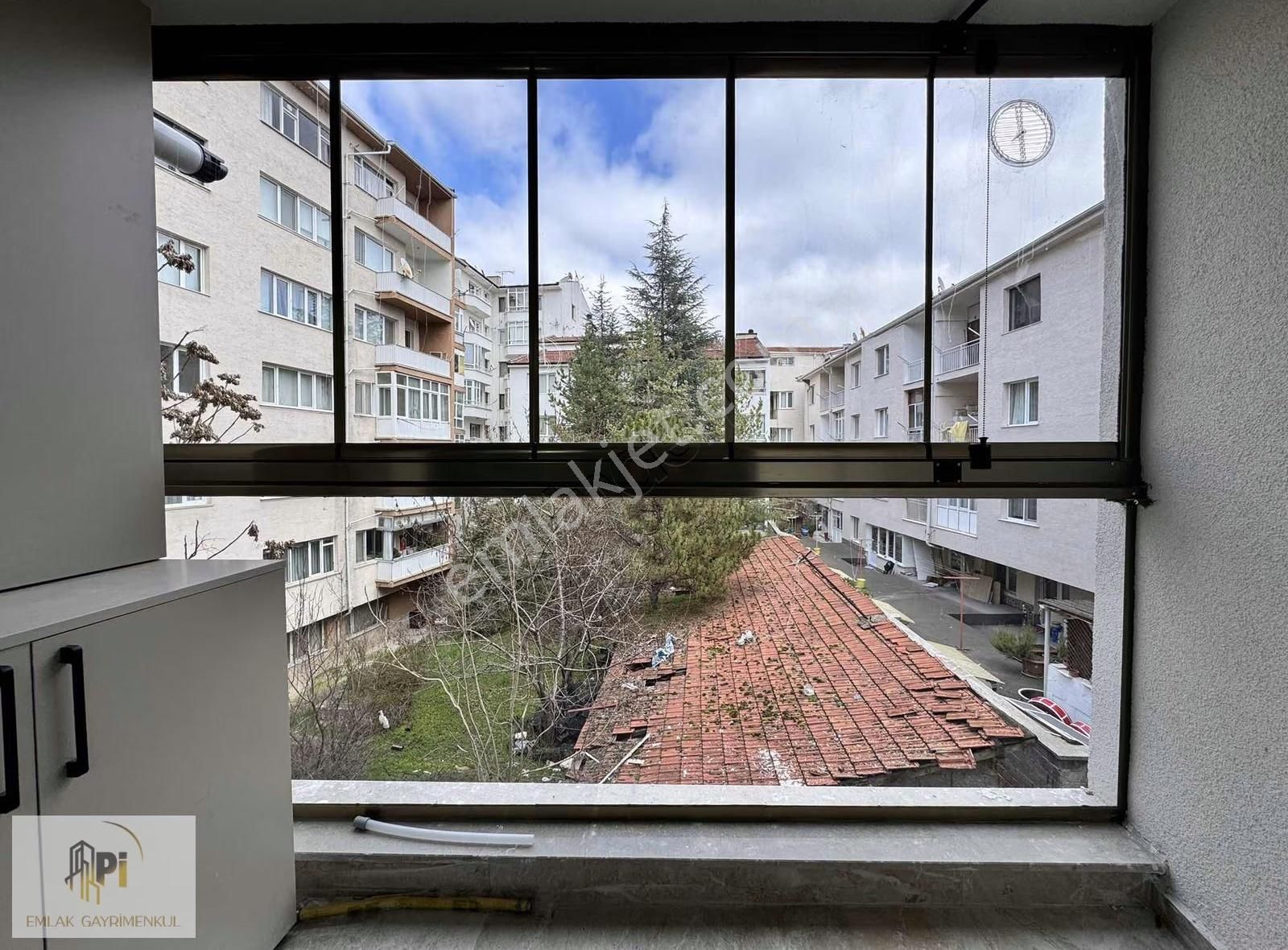 Pi Gayrimenkul`den Ķırmızıtoprak'ta Arakat Balkonlu 1+1 Daire - Görsel 11