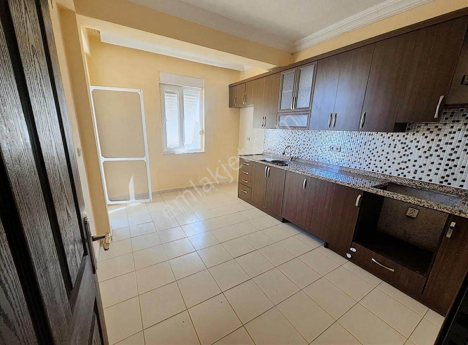 Öz Yıldız Emlaktan Hatıplar Mahallesinde 3+1 Geniş Kiralık Daire - Görsel 2