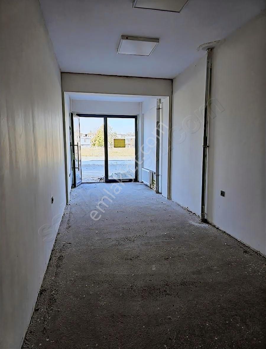 Karaduvar Toki De Satılık Dükkan - Görsel 3