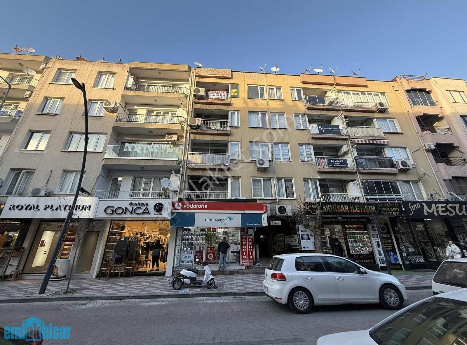 Akhisar Tahirün Cd. Satılık Doğalgazlı Krediye Uygun 3+1 Daire