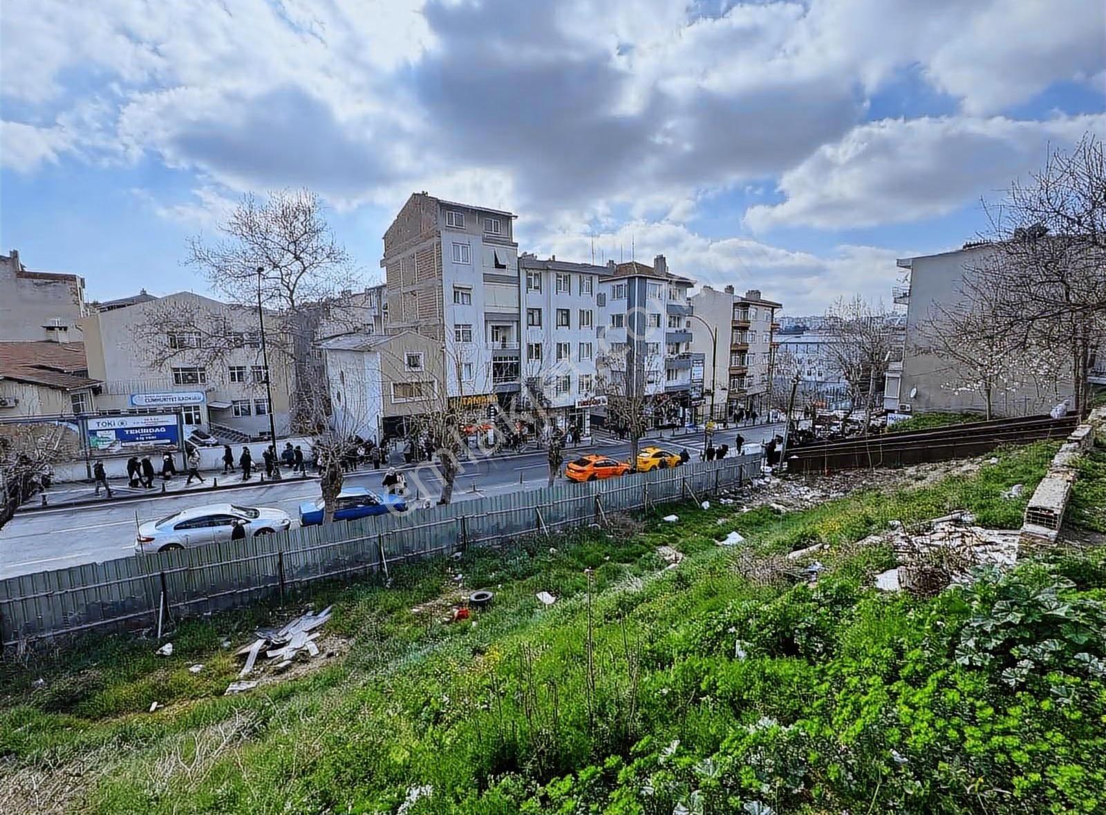 Tema Emlaktan Çarşı Merkezde Eşyalı Satılık 1+1 Daire - Görsel 16
