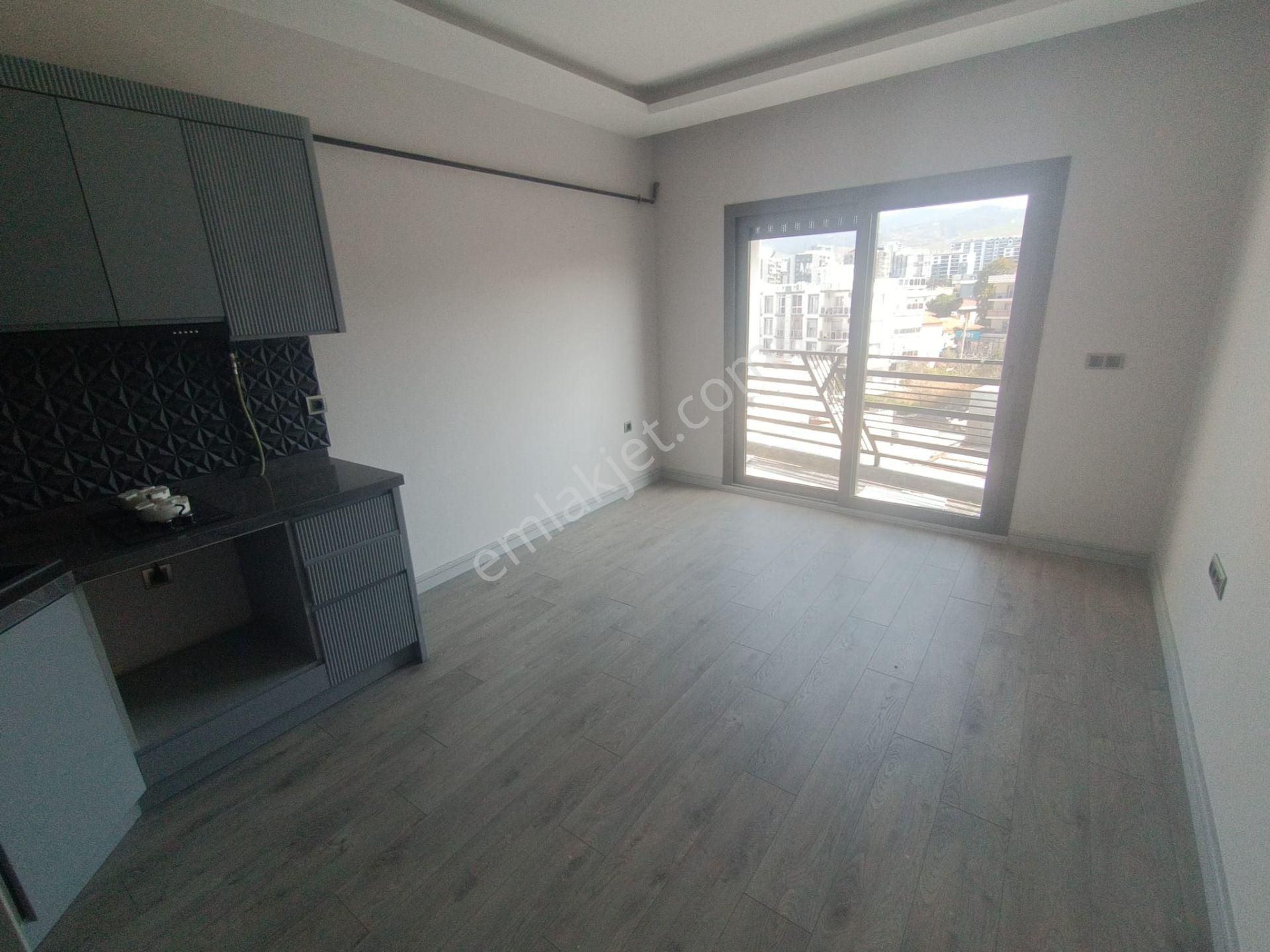 İzban Durağı Cepheli Binada 2+1 Açık Mutfaklı Sıfır Ara Kat - Görsel 10