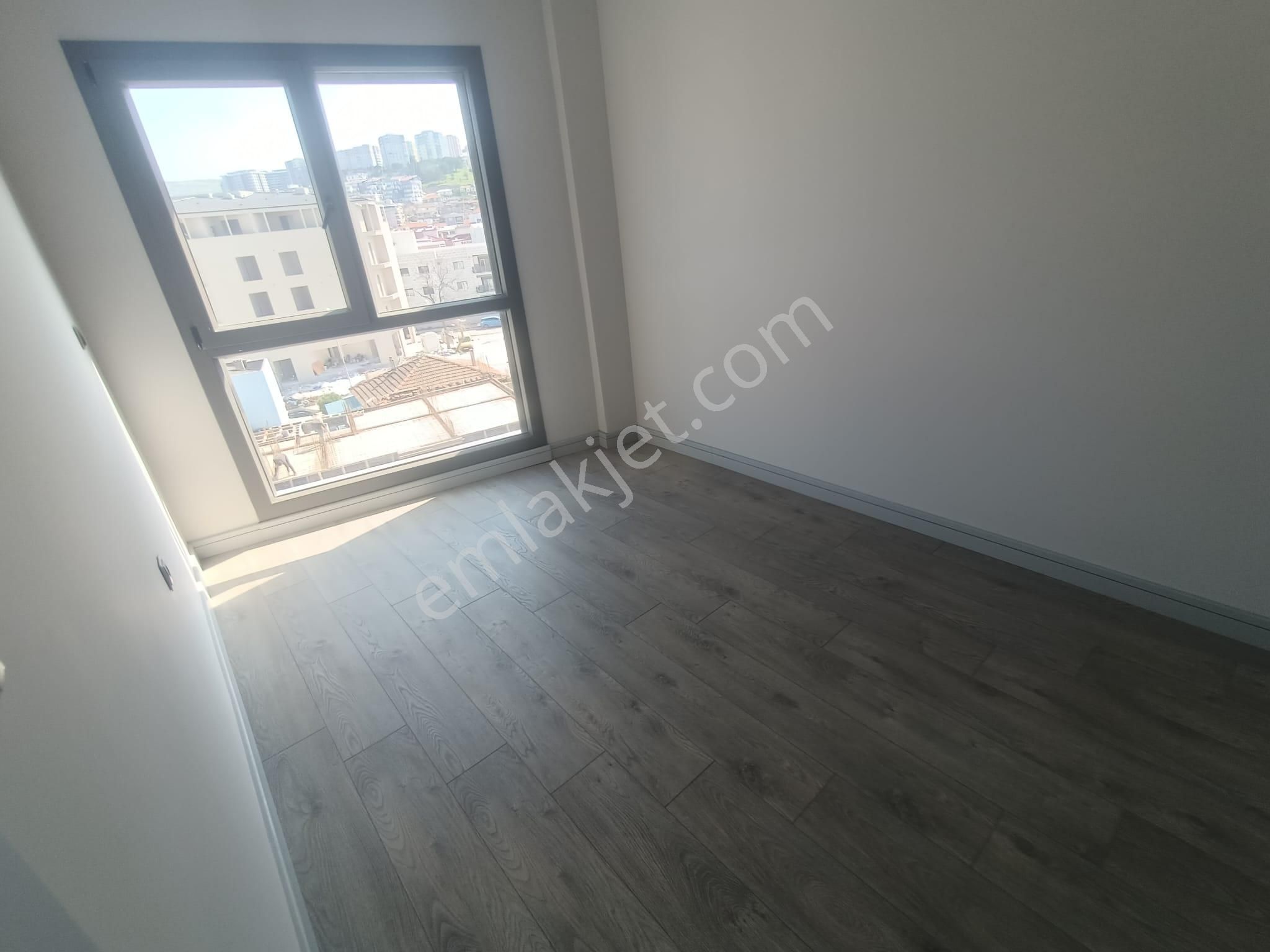 İzban Durağı Cepheli Binada 2+1 Açık Mutfaklı Sıfır Ara Kat - Görsel 11
