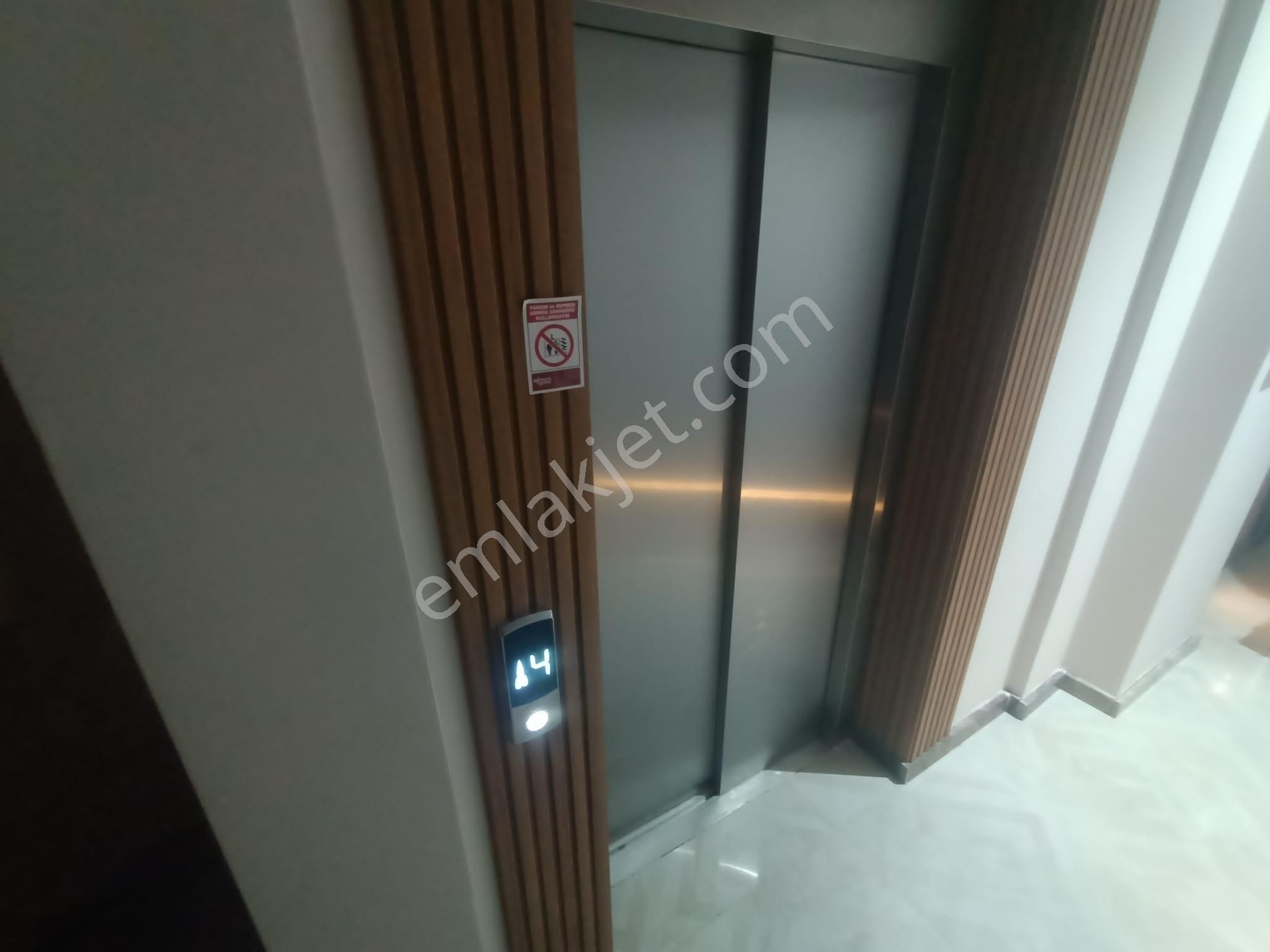 İzban Durağı Cepheli Binada 2+1 Açık Mutfaklı Sıfır Ara Kat - Görsel 4