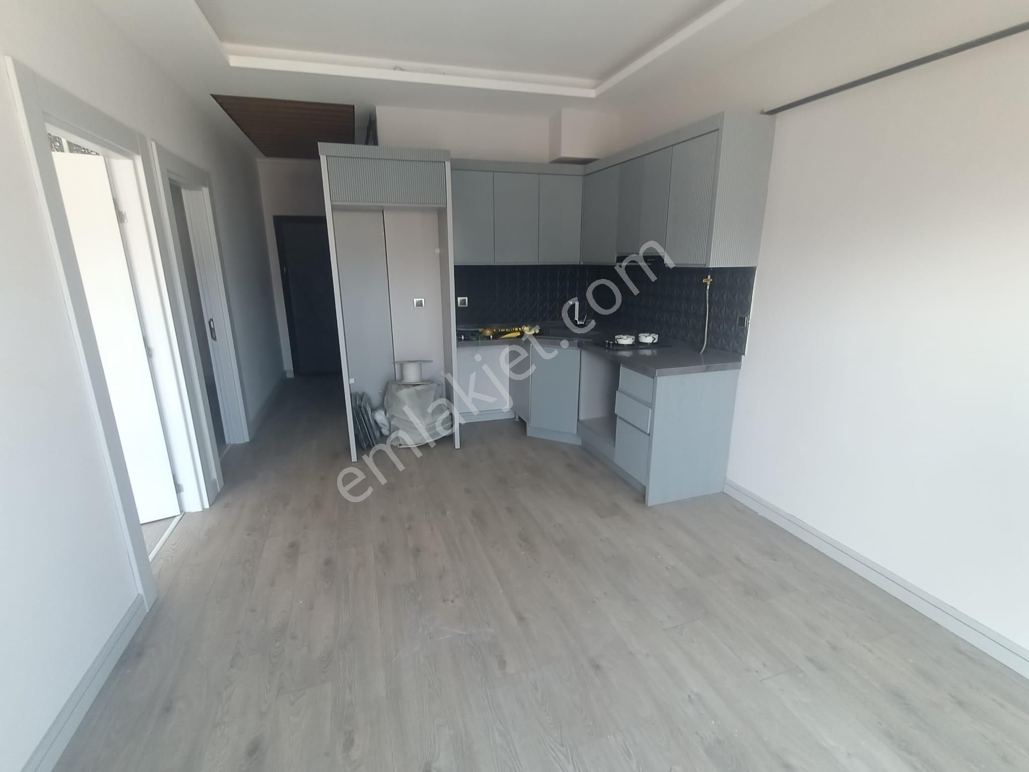 İzban Durağı Cepheli Binada 2+1 Açık Mutfaklı Sıfır Ara Kat - Görsel 3