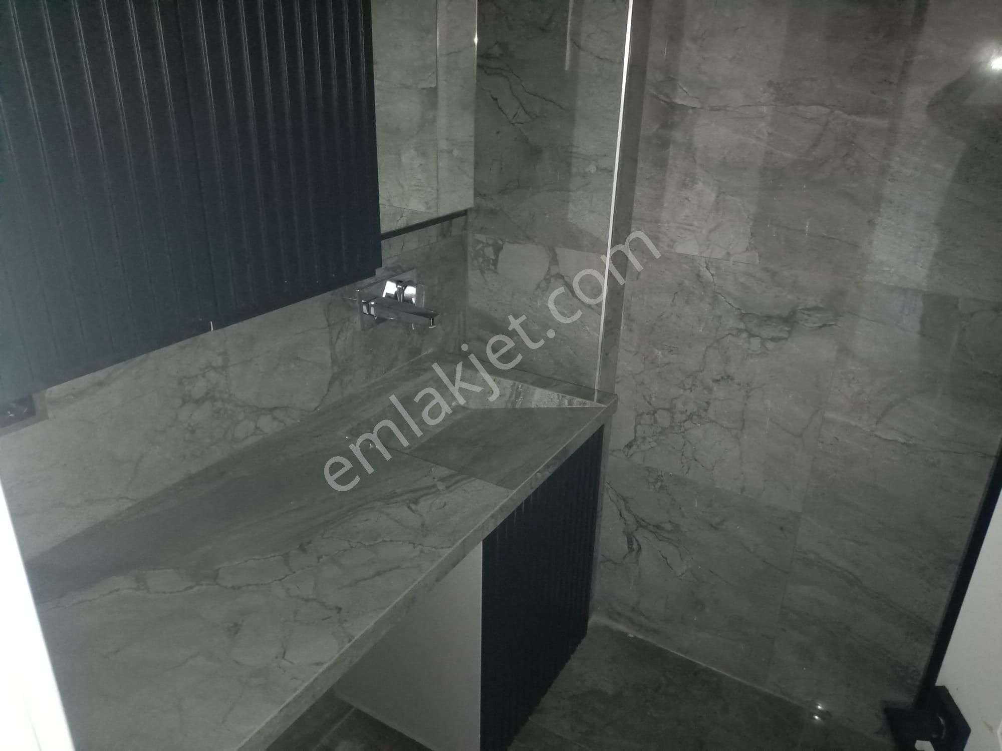 İzban Durağı Cepheli Binada 2+1 Açık Mutfaklı Sıfır Ara Kat - Görsel 15