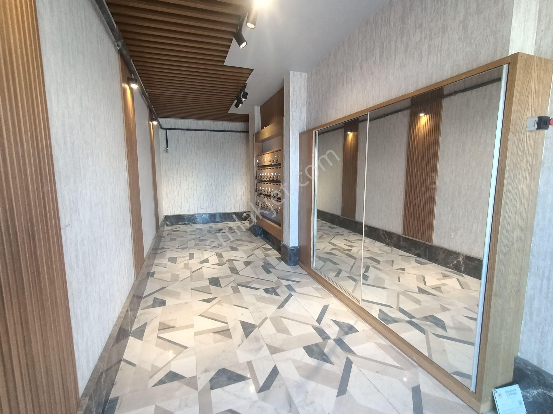 İzban Durağı Cepheli Binada 2+1 Açık Mutfaklı Sıfır Ara Kat - Görsel 2