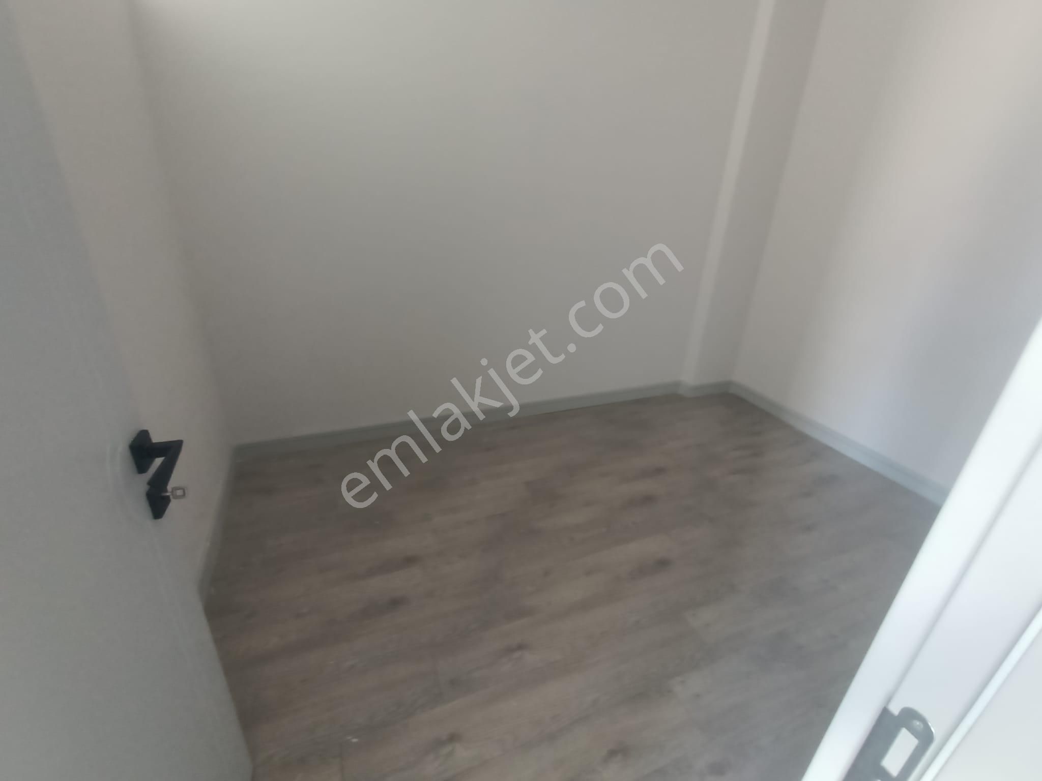 İzban Durağı Cepheli Binada 2+1 Açık Mutfaklı Sıfır Ara Kat - Görsel 12