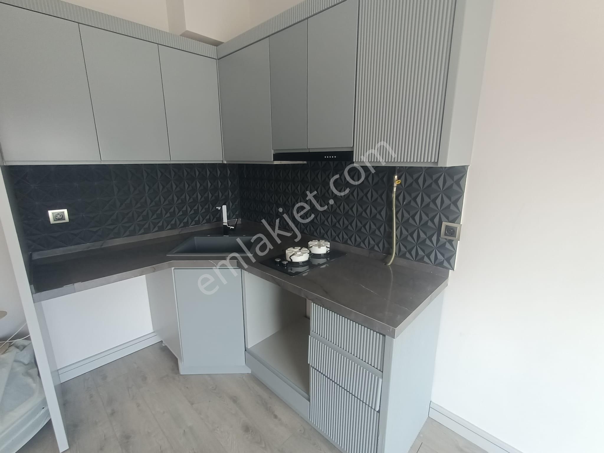 İzban Durağı Cepheli Binada 2+1 Açık Mutfaklı Sıfır Ara Kat - Görsel 9