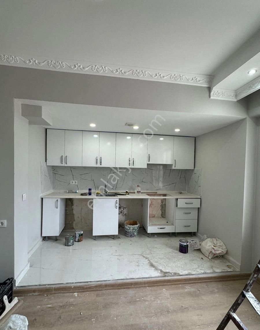 Metrobüse Yürüyüş Mesafesinde, Sosyal İmkânlı Güvenlikli Sitede 2+1