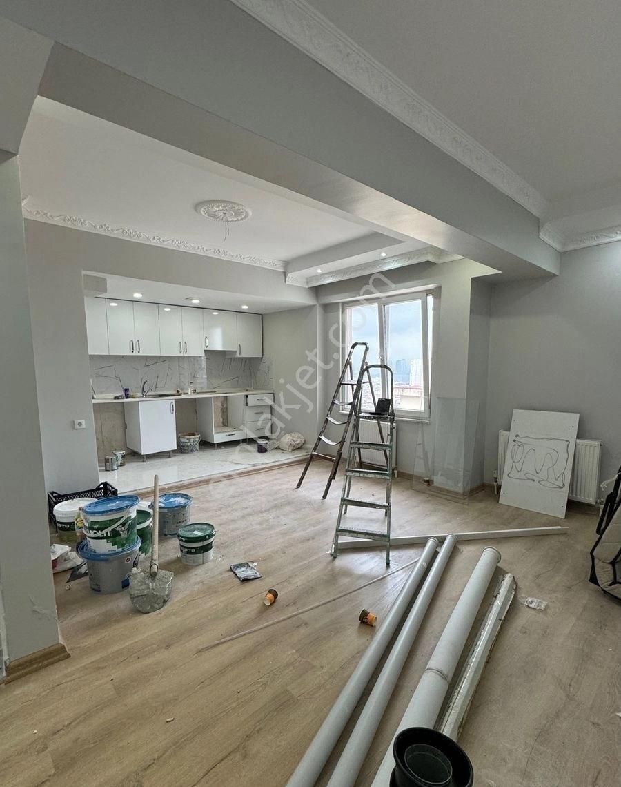 Metrobüse Yürüyüş Mesafesinde, Sosyal İmkânlı Güvenlikli Sitede 2+1 - Görsel 4