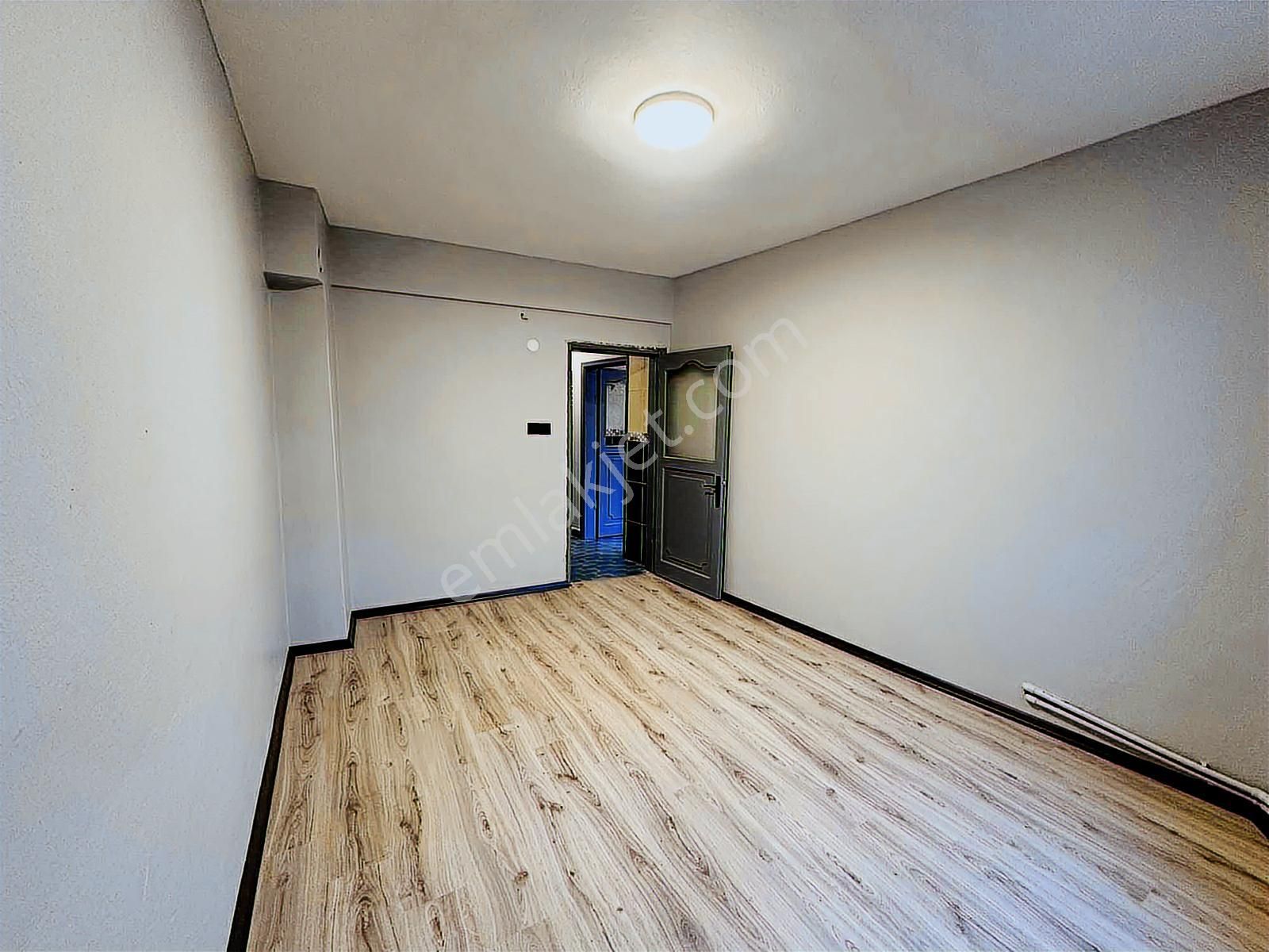 S.gazi/gazi Mah. De Tamamen Yenilenmiş Ara Kat 2+1 Daire - Görsel 11