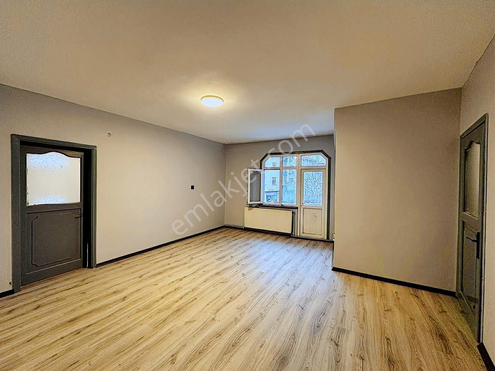 S.gazi/gazi Mah. De Tamamen Yenilenmiş Ara Kat 2+1 Daire - Görsel 8