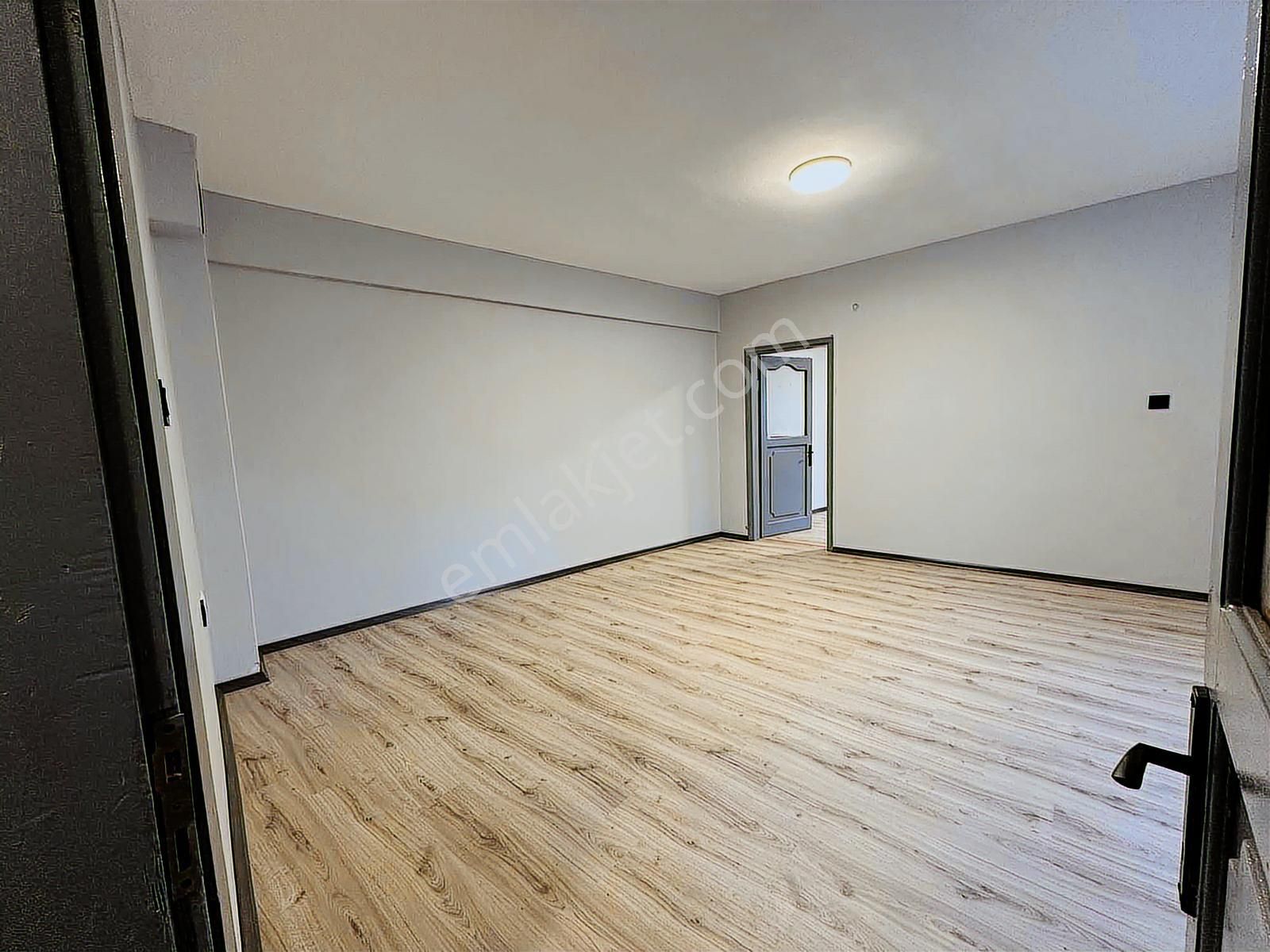 S.gazi/gazi Mah. De Tamamen Yenilenmiş Ara Kat 2+1 Daire - Görsel 2