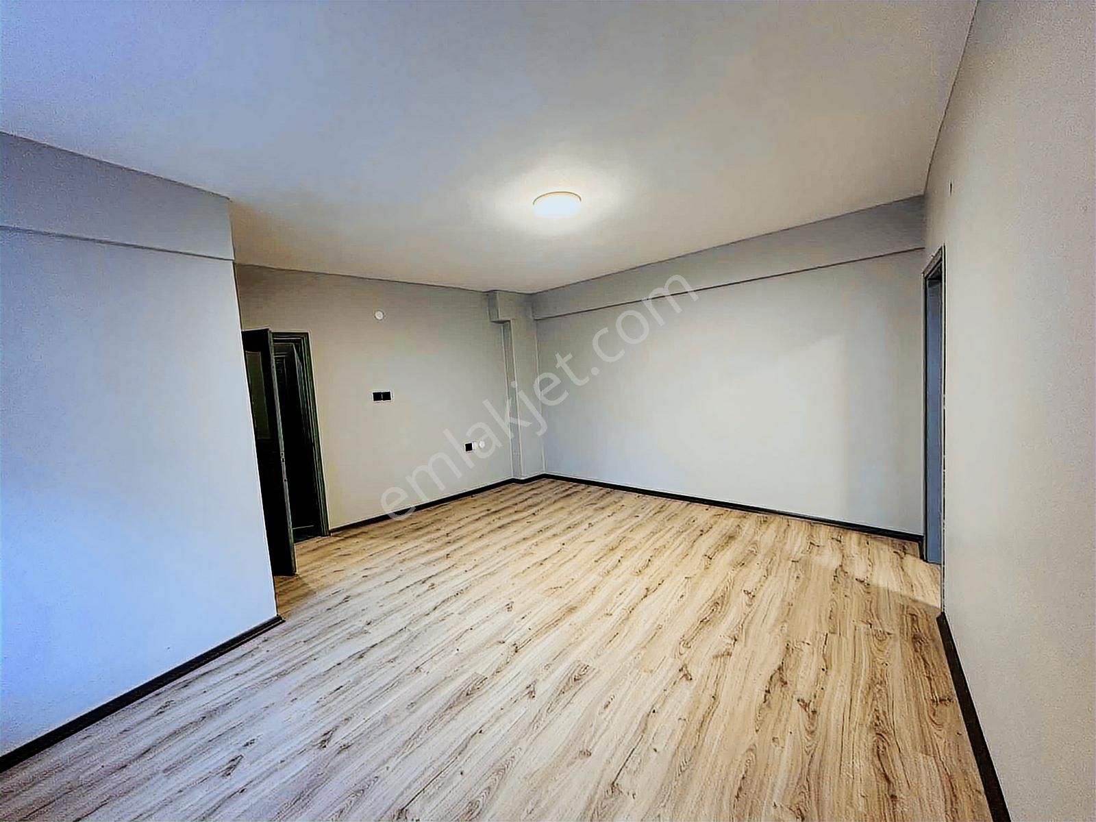 S.gazi/gazi Mah. De Tamamen Yenilenmiş Ara Kat 2+1 Daire - Görsel 9