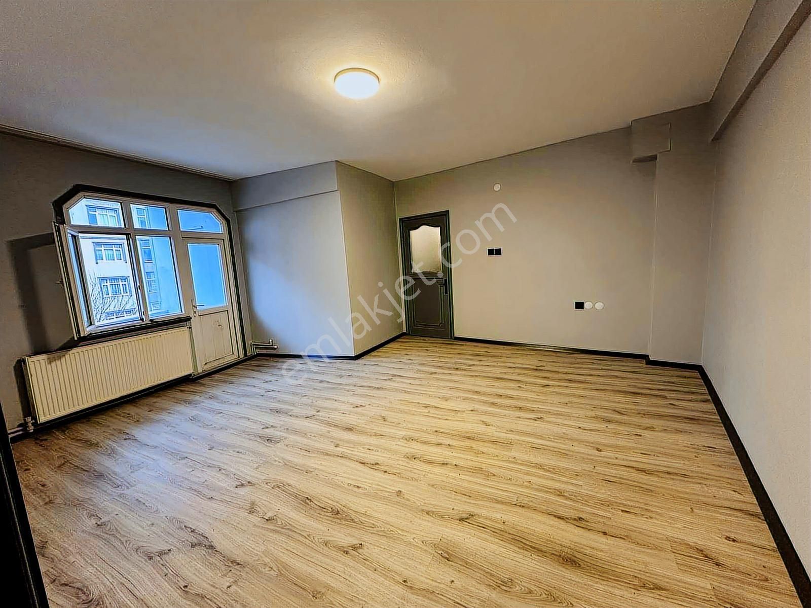 S.gazi/gazi Mah. De Tamamen Yenilenmiş Ara Kat 2+1 Daire - Görsel 16