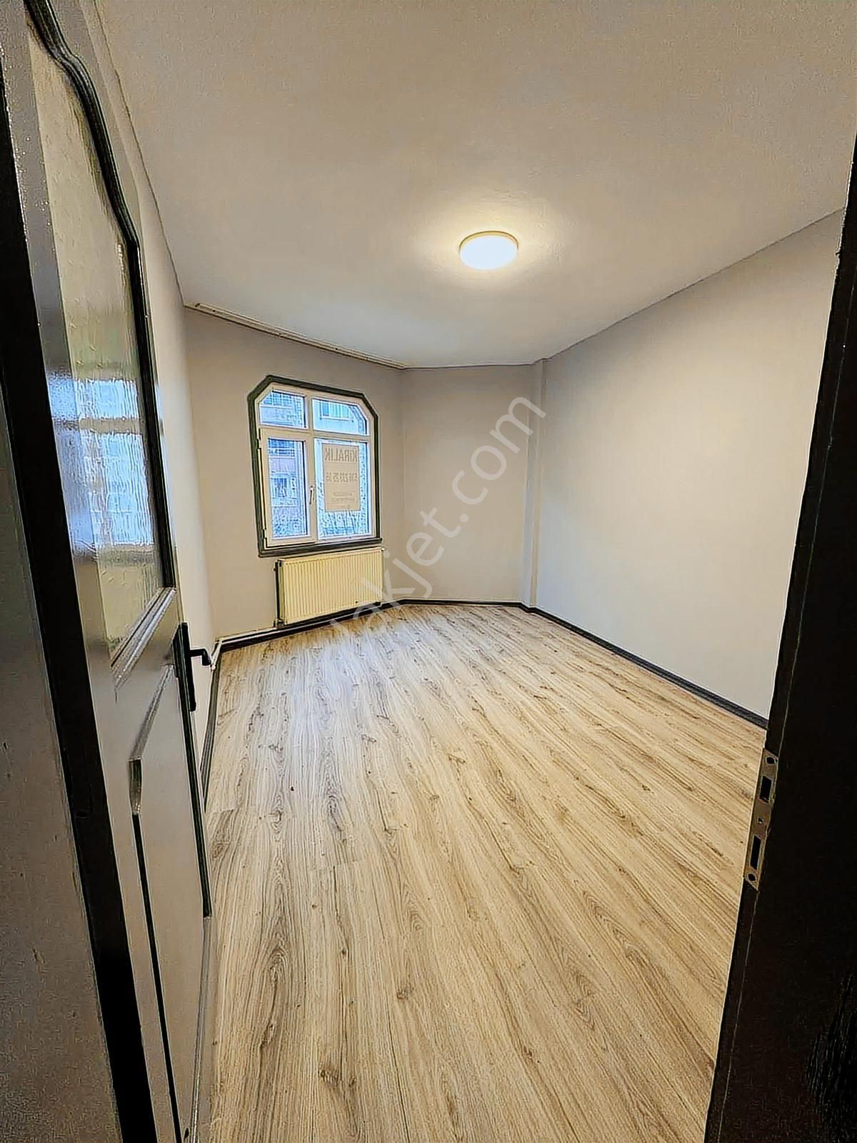 S.gazi/gazi Mah. De Tamamen Yenilenmiş Ara Kat 2+1 Daire - Görsel 10