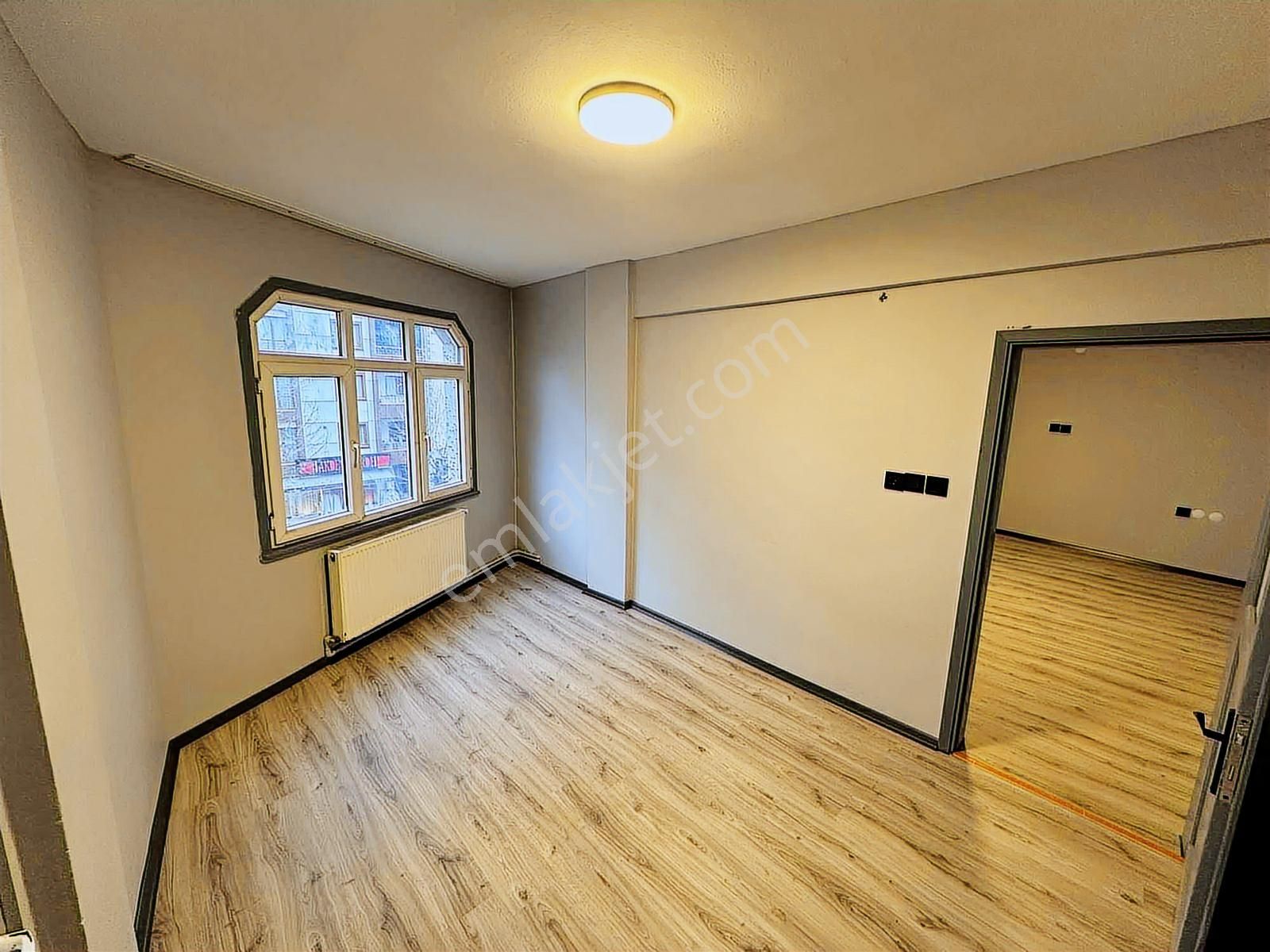 S.gazi/gazi Mah. De Tamamen Yenilenmiş Ara Kat 2+1 Daire - Görsel 12