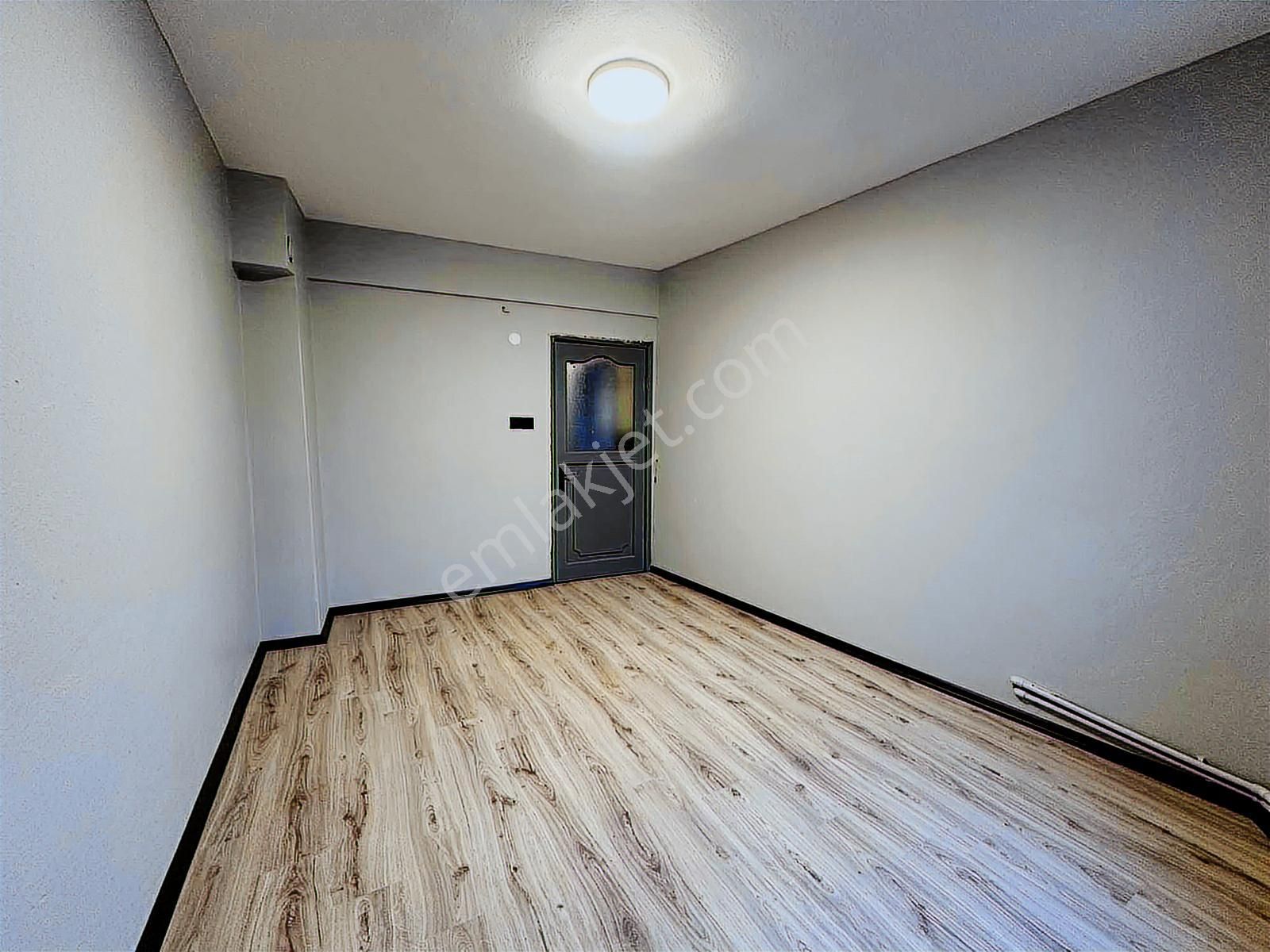 S.gazi/gazi Mah. De Tamamen Yenilenmiş Ara Kat 2+1 Daire - Görsel 15