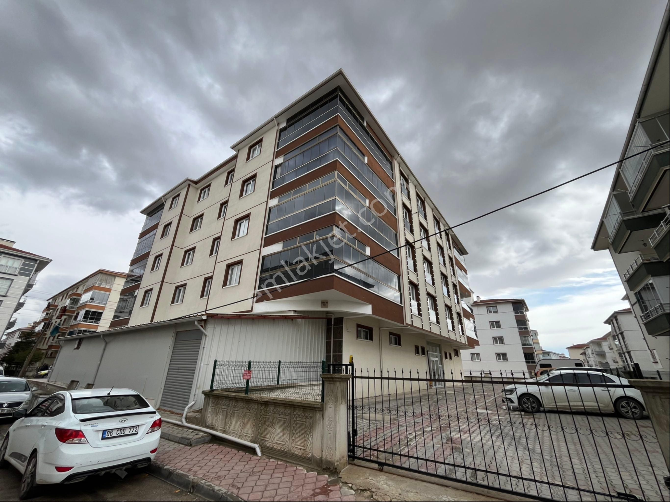 Fevzi Çakmak Mah'de 140 M2 Lüks Yapılı Köşe Başı Daire...