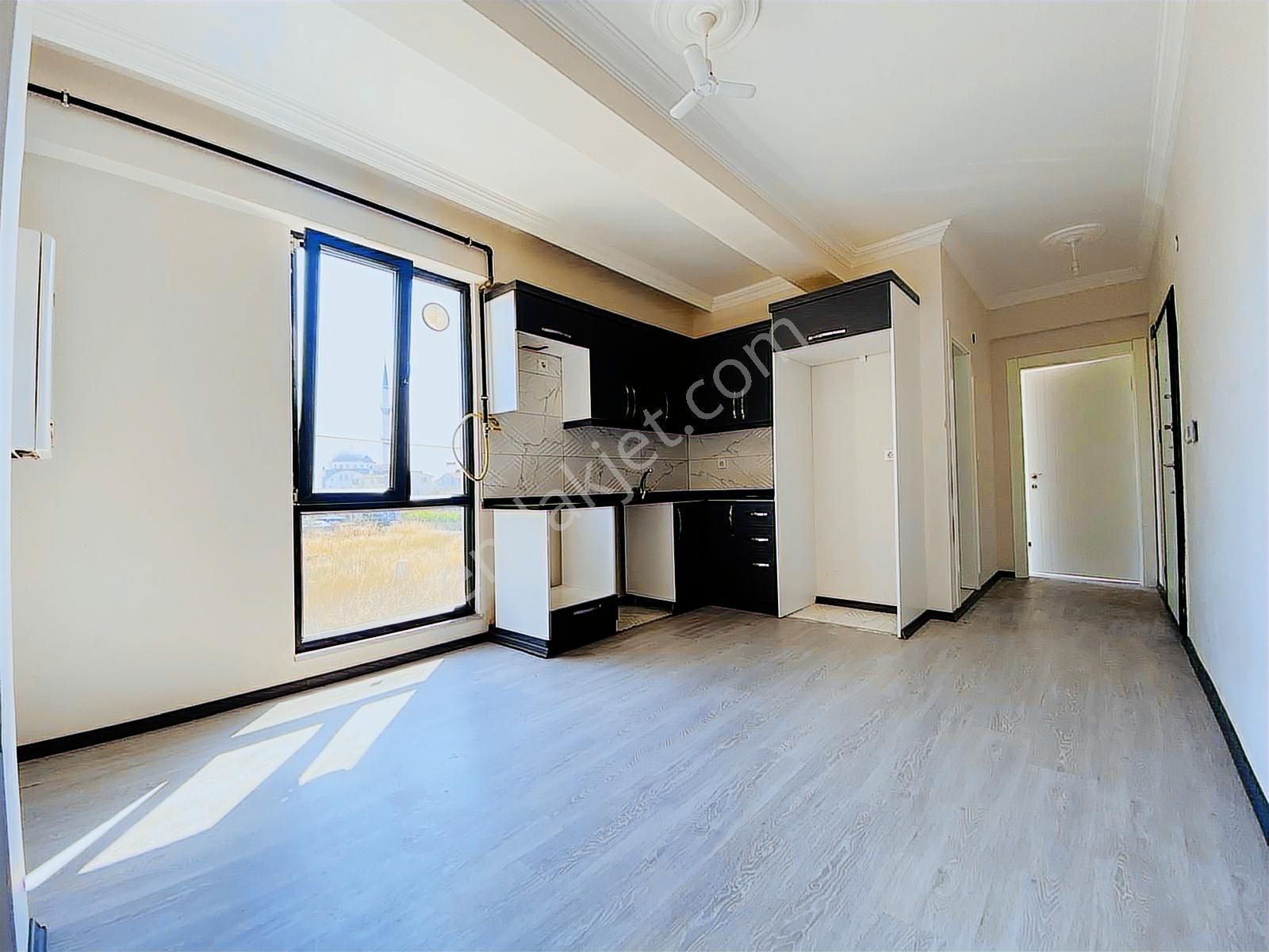 Yeniçiftlikte Bulvar Caddesinde Denize Yakın Yazlık Kışlık Daire - Görsel 10