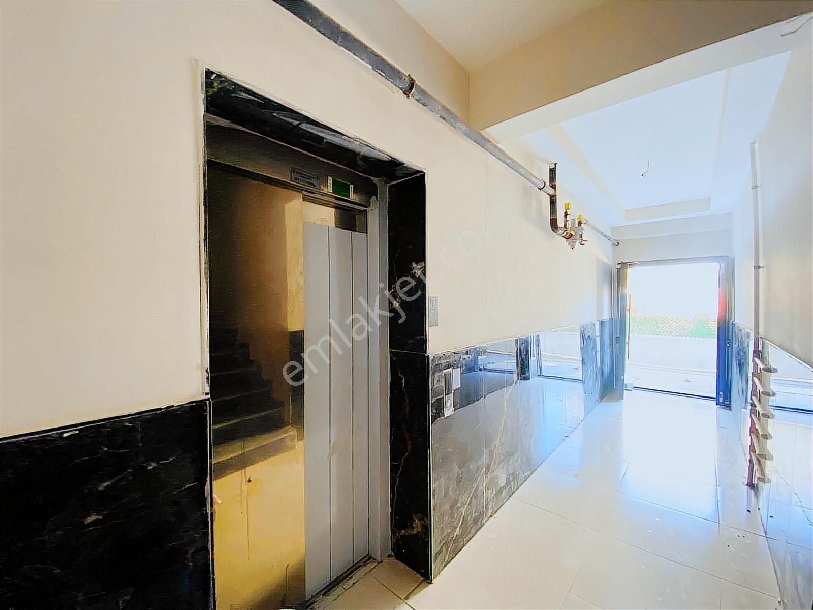 Yeniçiftlikte Bulvar Caddesinde Denize Yakın Yazlık Kışlık Daire - Görsel 11