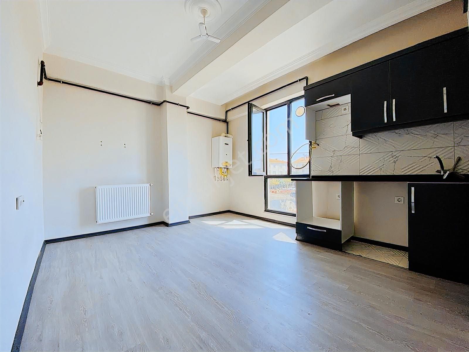 Yeniçiftlikte Bulvar Caddesinde Denize Yakın Yazlık Kışlık Daire - Görsel 3