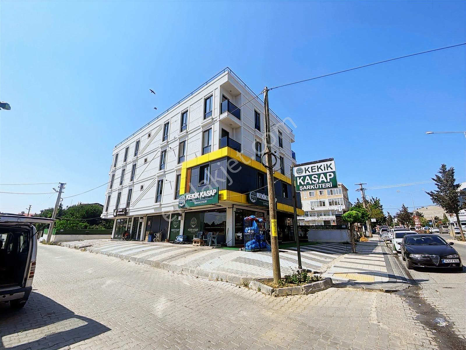 Yeniçiftlikte Bulvar Caddesinde Denize Yakın Yazlık Kışlık Daire - Görsel 20