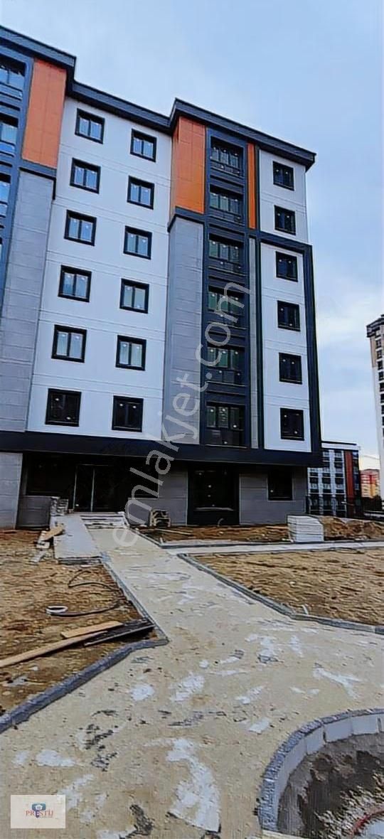 Hatboyu Caddesınde Sıfır Bınada Satılık 1+1 Daıre