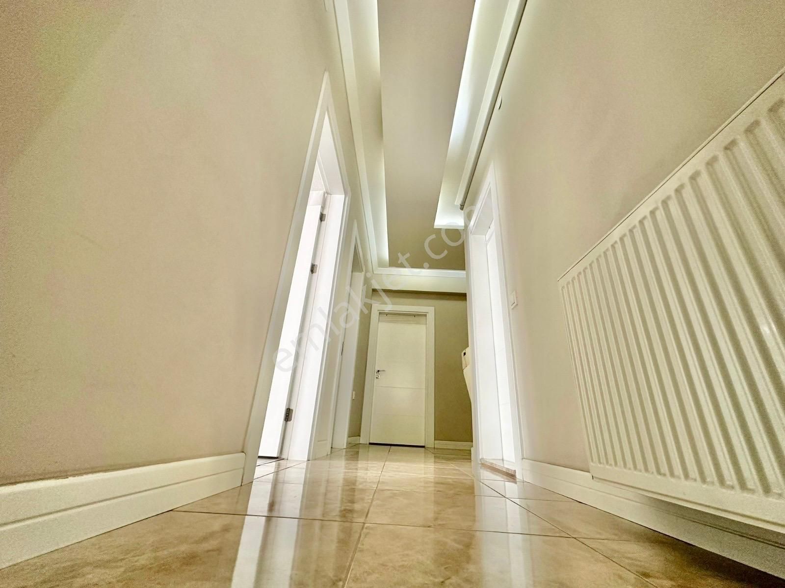 ꧁akçay Ay Emlak'tan꧂ikizçay'da Kombili Ebeveyn Banyolu Ara Kat Ön Cephe Asansörlü Satılık 2+1 Daire - Görsel 14