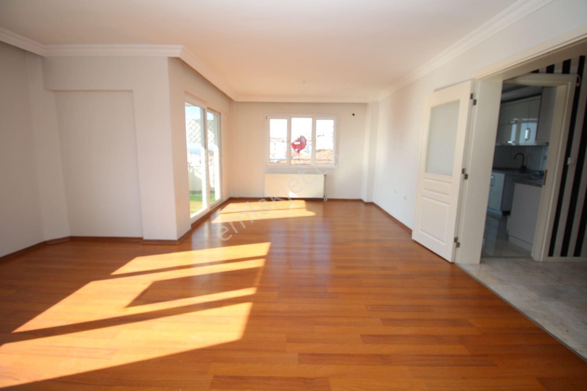 Basınsitesi'nde Deniz Manzaralı Bakımlı Doğal Gazlı 3+1 - Görsel 4