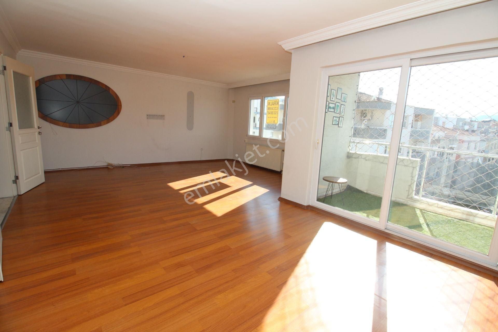 Basınsitesi'nde Deniz Manzaralı Bakımlı Doğal Gazlı 3+1 - Görsel 9