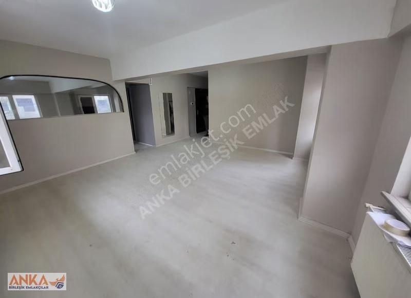 Ümraniye Mithatpaşa Cad. Kiralık 65m² Ofis - Her İşe Uygun!