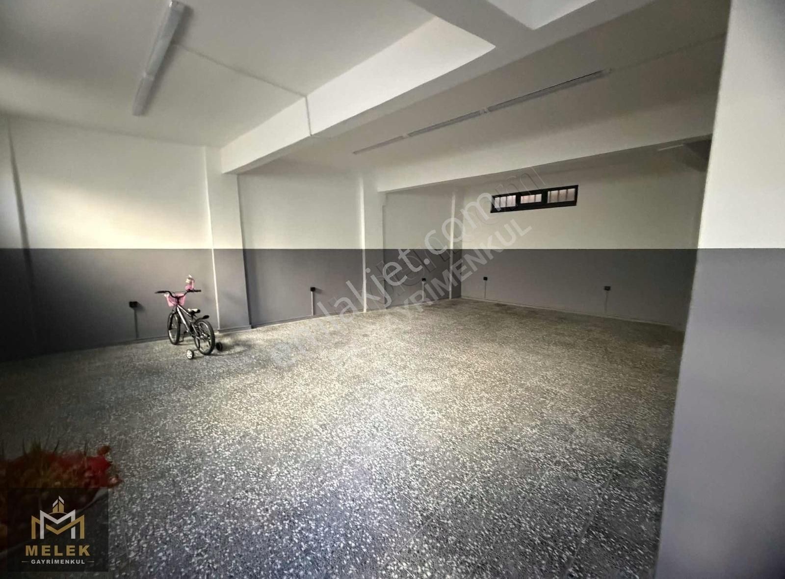 Melek Gayrşmenkulden Acil Kiralık 120 M2 Dükkan