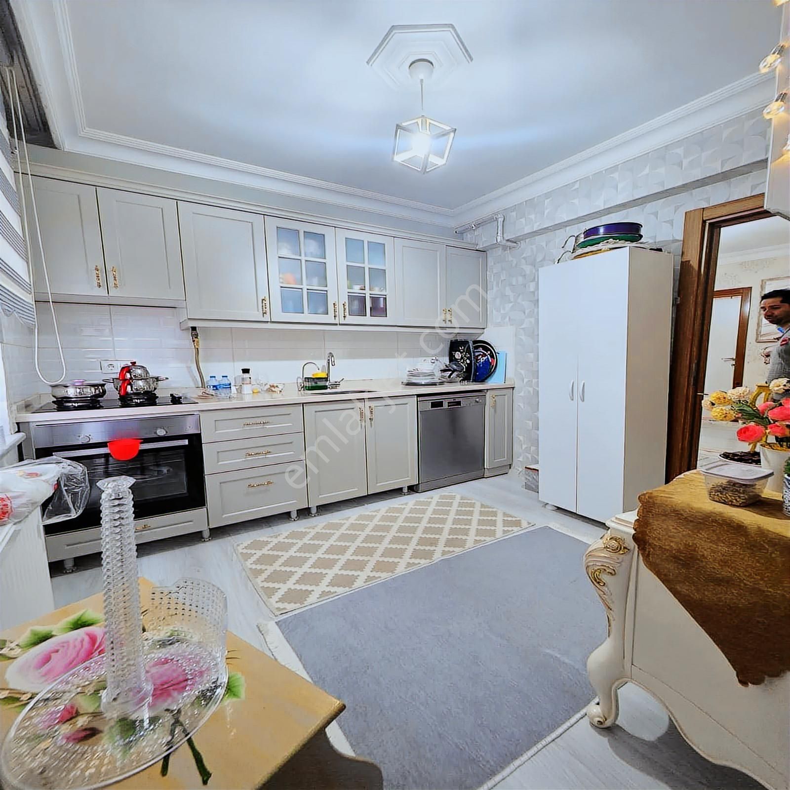 Fevzipaşa Mh 3+1 İçi Komple Yenilenmiş Geniş Fırsat Daire !!!!! - Görsel 14