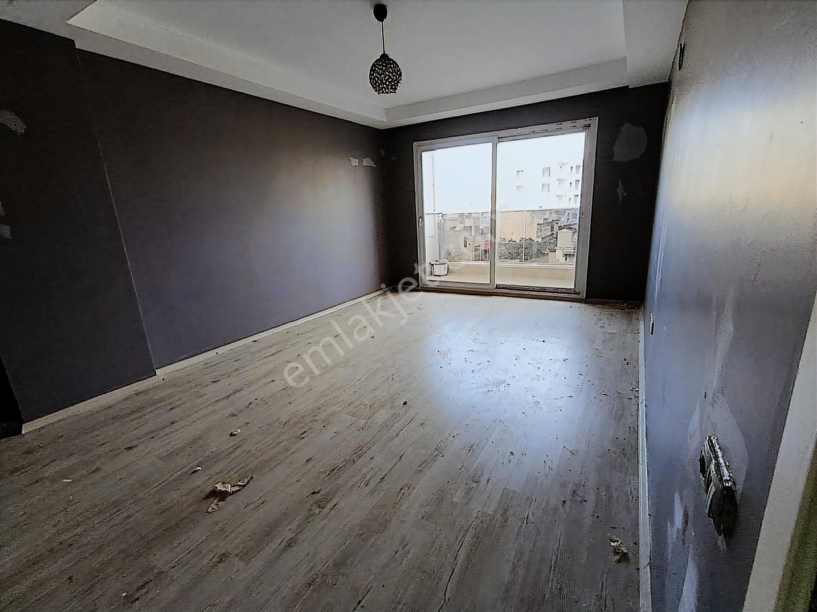 Mersin Akdeniz Barış Mahallesi'nde Satılık 1.5+1 Fgeniş Daire - Görsel 32