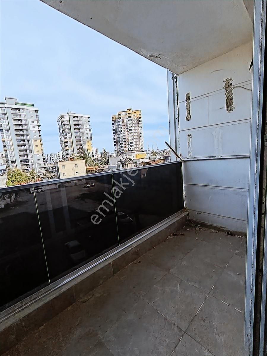 Mersin Akdeniz Barış Mahallesi'nde Satılık 1.5+1 Fgeniş Daire - Görsel 24