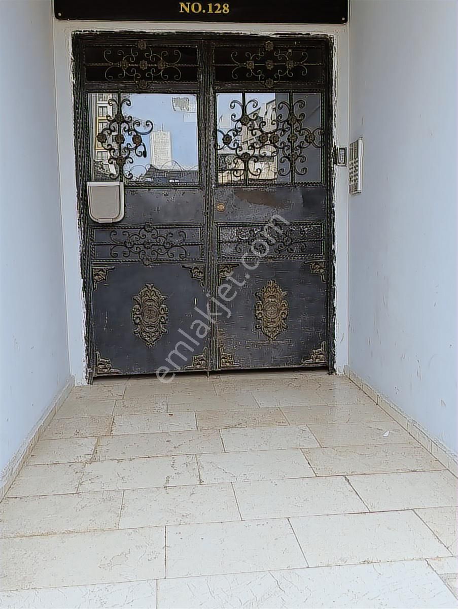 Mersin Akdeniz Barış Mahallesi'nde Satılık 1.5+1 Fgeniş Daire - Görsel 5