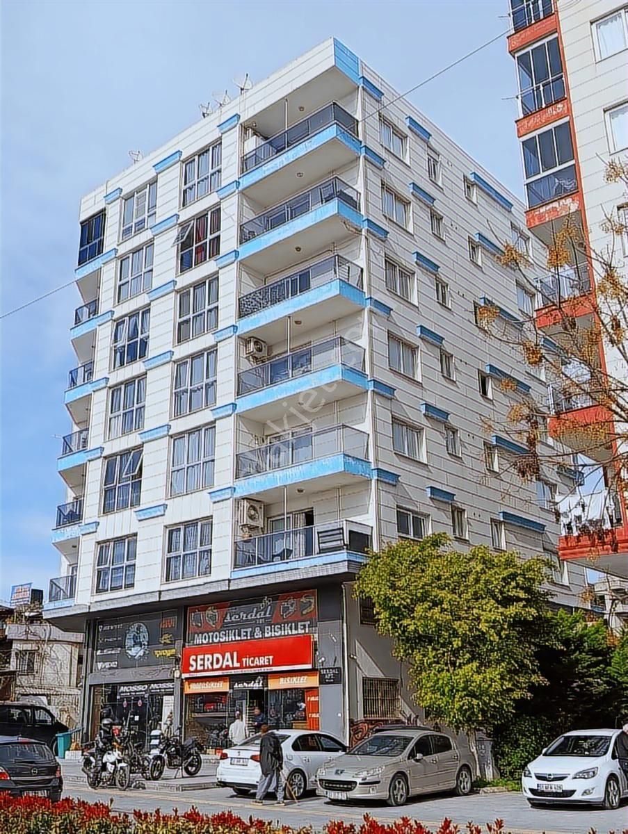 Mersin Akdeniz Barış Mahallesi'nde Satılık 1.5+1 Fgeniş Daire