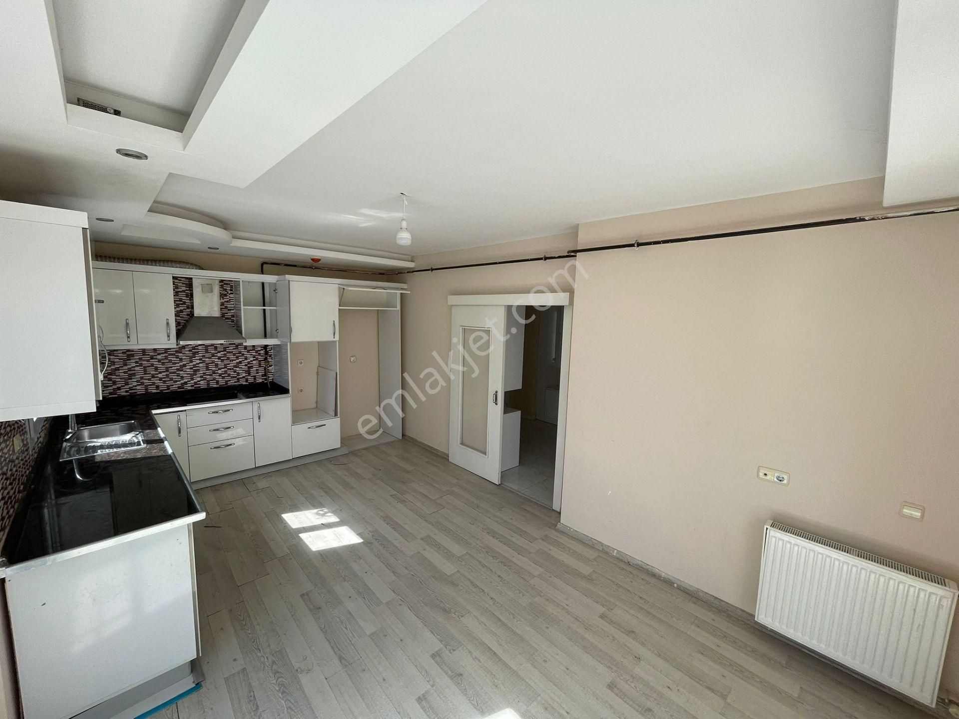 Karınca'dan Akdeniz Mh'de Aylık Ödemeli Havuzlu Geniş 4+1 İlanda - Görsel 2