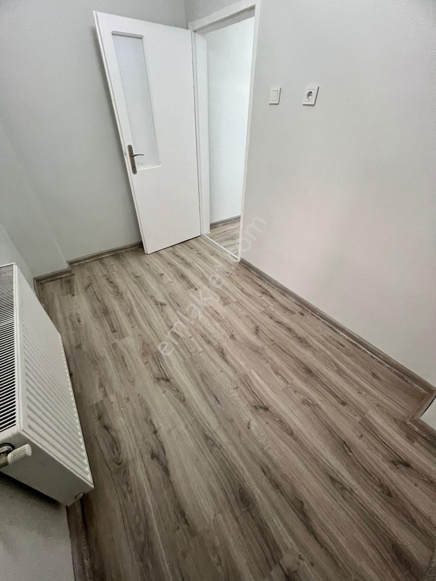 Sincan Mareşalda 3+1 Yapılı Caddeye Trene Ulaşıma Yakın Yüksek Giriş Daire - Görsel 8