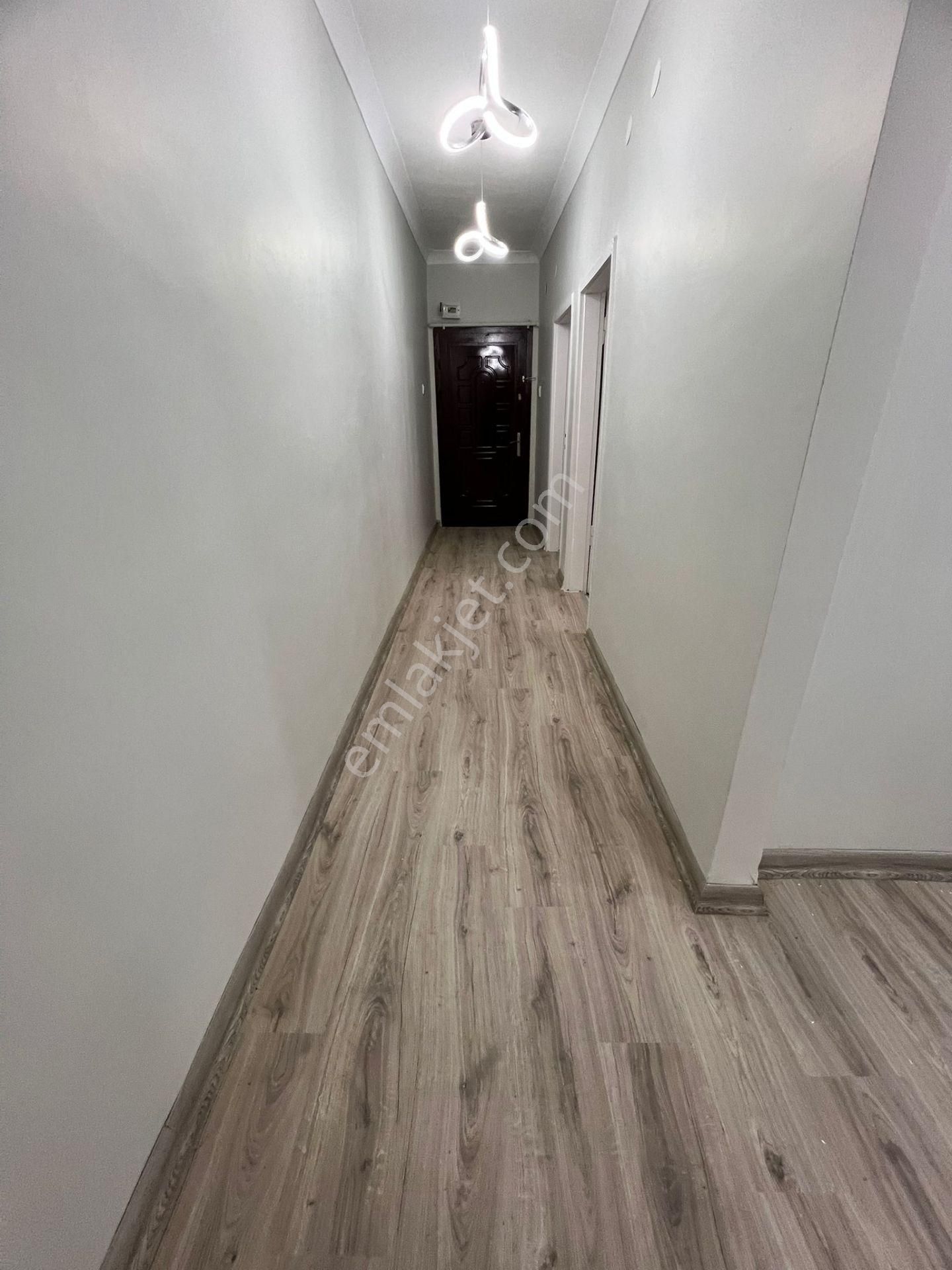 Sincan Mareşalda 3+1 Yapılı Caddeye Trene Ulaşıma Yakın Yüksek Giriş Daire - Görsel 15